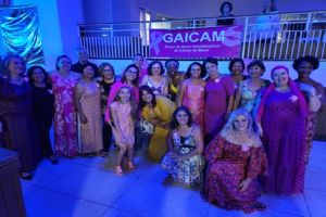 Cidinha do Oncológico participa do baile de encerramento da campanha Outubro Rosa