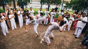 Shopping promove roda de capoeira em celebração ao Dia do Esportista