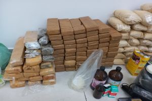 PM apreende grande quantidade de drogas em casa bomba em Araraquara