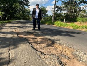 Vereador Bruno Zancheta solicita finalização da pavimentação de via que dá acesso ao Aracê de Santo Antônio