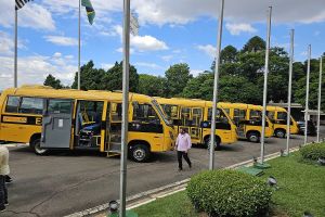 São Carlos é contemplada com dois ônibus escolares acessíveis do governo do estado