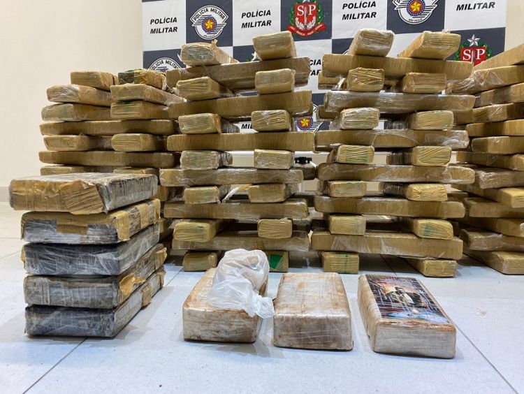 Polícia Militar prende casal e apreende 197 kg de drogas