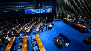 Senado aprova isenção de IR para quem ganha até dois salários-mínimos