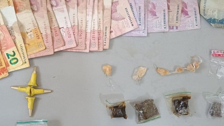 Suspeito é detido após Guarda Municipal localizar sacola com drogas perto de PSF