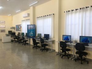 Biblioteca Municipal disponibiliza computadores com acesso gratuito à internet