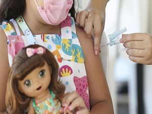 COVID-19: São Carlos ainda não recebeu doses para vacinar crianças de 6 meses a 2 anos sem comorbidades