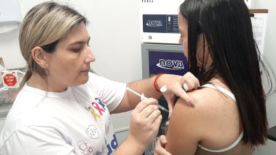 Adesão à vacina contra a dengue segue baixa entre adolescentes