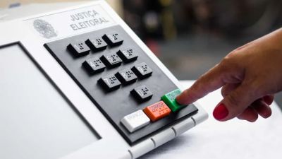 Abstenção crescente desafia voto obrigatório e entra no cálculo de candidatos