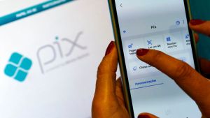 Pix terá novas regras para fraudes, cobrança híbrida e contas-salário