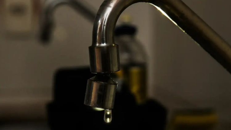 Brasil perde 6 mil piscinas de água tratada por dia, diz estudo