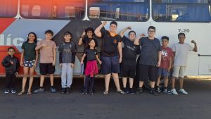 Crianças do projeto 'Basquete para Todos' participam do evento Brinque no Quartel