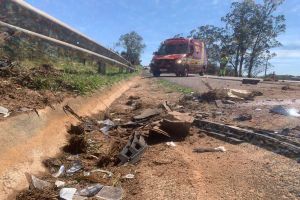 Polícia Militar Rodoviária registra batida frontal entre dois carros em São Carlos