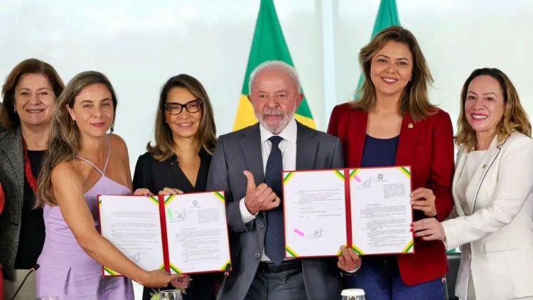 Lula sanciona leis para fortalecer combate à violência contra mulheres