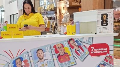 Shopping São Carlos recebe quiosque oficial da Panini e cria espaço para troca de figurinhas da Copa do Mundo