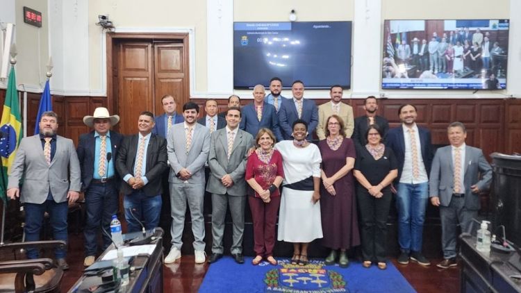 Câmara Municipal realiza ação de conscientização sobre o autismo.