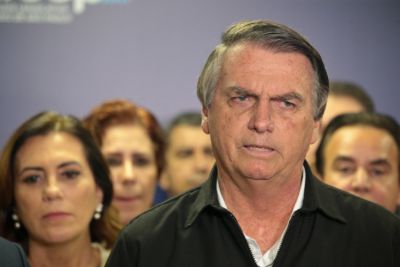 TSE rejeita 3 ações contra Bolsonaro por campanha em lives e uso de palácios