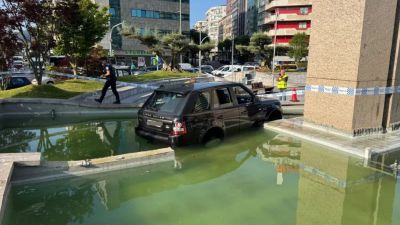 Idoso sofre ataque cardíaco ao volante e carro cai em fonte na Espanha