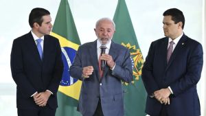 'Congresso inimigo do povo' domina redes em críticas contra parlamentares
