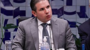 Motta convoca reunião de líderes para votar PL do fim da escala 6x1