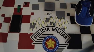 Polícia Militar prende homem por tráfico de drogas após perseguição no centro de Analândia