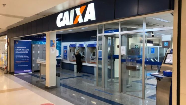 Caixa terá que parar de cobrar seguro no consignado de aposentados do INSS