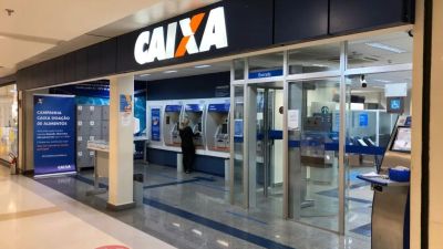 Caixa terá que parar de cobrar seguro no consignado de aposentados do INSS