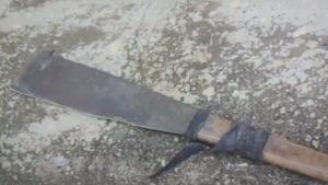 Polícia Militar detém homem armado com facão por ameaça e dano ao patrimônio público em Brotas