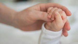 Bebê declarado morto é encontrado vivo no necrotério cinco horas depois
