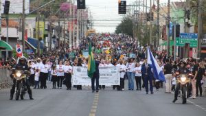Multidão acompanha Desfile Cívico histórico em comemoração aos 132 anos de Ibaté