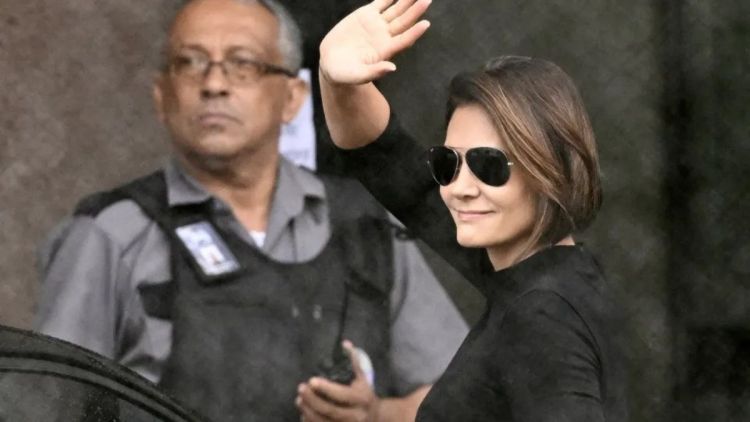 Moraes disse a Michelle que daria atenção especial a pedido de domiciliar a Bolsonaro na véspera da decisão