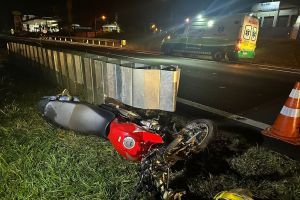 Acidente em rodovia deixa motociclista ferido