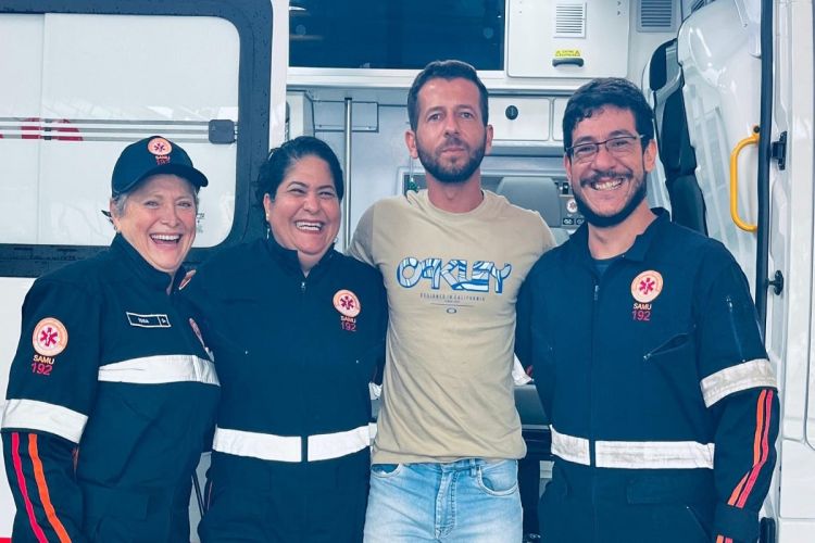 SAMU: Entrega de uniformes através de recursos de Elton Carvalho