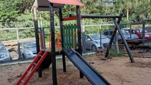 Prefeitura de Ibaté inicia reforma dos parquinhos nas escolas da rede municipal