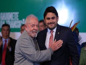 Lula decide manter Juscelino Filho após caso das diárias irregulares