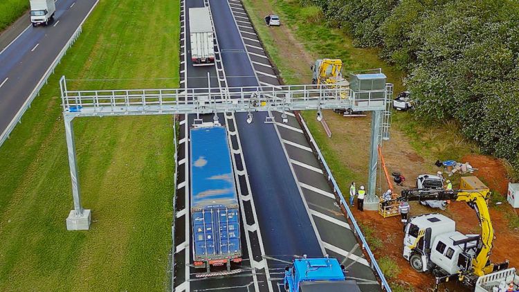 Tecnologia de pesagem em movimento começa a ser implantada na SP-310 em Araraquara