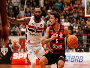 São Paulo vence Flamengo e abre 2 a 0 nas semifinais do NBB