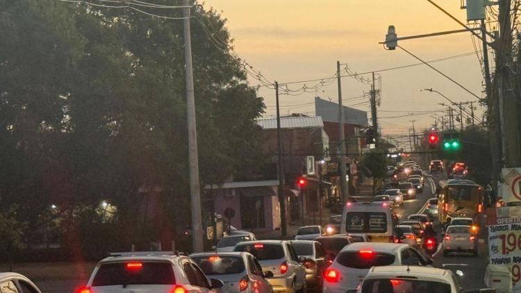 Paulo Vieira cobra revisão de semáforo e Prefeitura responde anunciando mudanças no trânsito do Botafogo