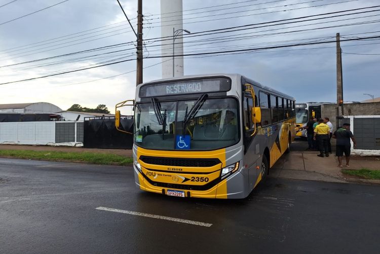 Após paralisação, transporte coletivo volta a circular em São Carlos