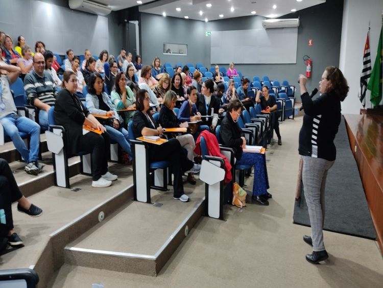 Esterilização em biossegurança é tema de palestra ministrada para as equipes de enfermagem das unidades de saúde