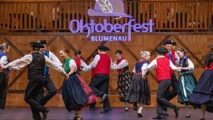 41ª Oktoberfest Blumenau terá mais de 90 apresentações de dança na programação oficial