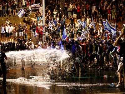 Israel tem confronto entre polícia e manifestantes após avanço da reforma judicial