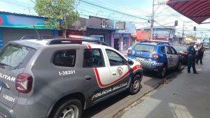 Operação fiscaliza lojas de celulares no Santa Felícia e notifica dois estabelecimentos