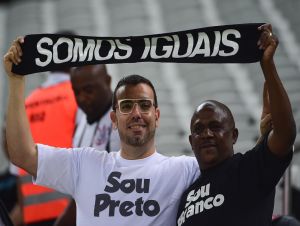 Deputada cria lei contra manifestações racistas em estádios e arenas esportivas