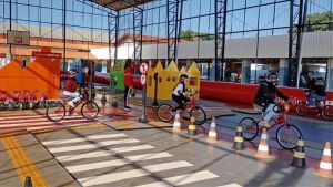 São Carlos recebe programa "Na Pista Certa" com atividades de educação para o trânsito para crianças