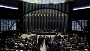 Fim do foro especial divide Congresso, que pode reabrir debate à sombra de caso Master