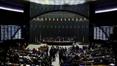 Fim do foro especial divide Congresso, que pode reabrir debate à sombra de caso Master