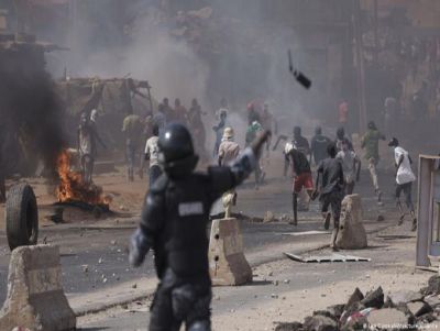 Senegal suspende acesso à internet para travar apoio ao líder da oposição