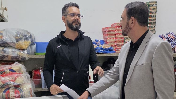 Jùlio Cesar visita escolas e ouve demandas da educação