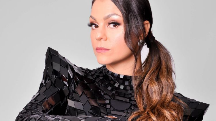 Teatro GT apresenta a humorista Bruna Louise em Pirassununga