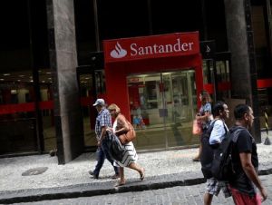 Santander eleva projeções de inflação do Brasil e alerta para riscos fiscais